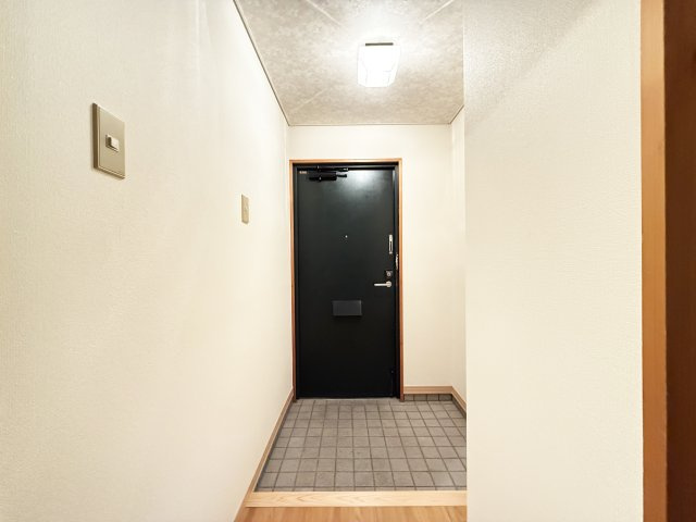 塩田町マンションの玄関