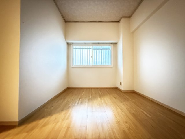 塩田町マンションの洋室