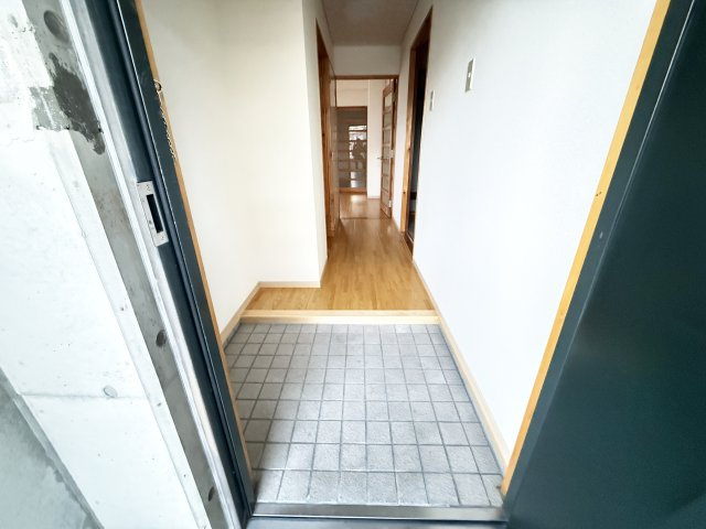 塩田町マンションの玄関