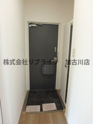 ハイツサンライフの玄関
