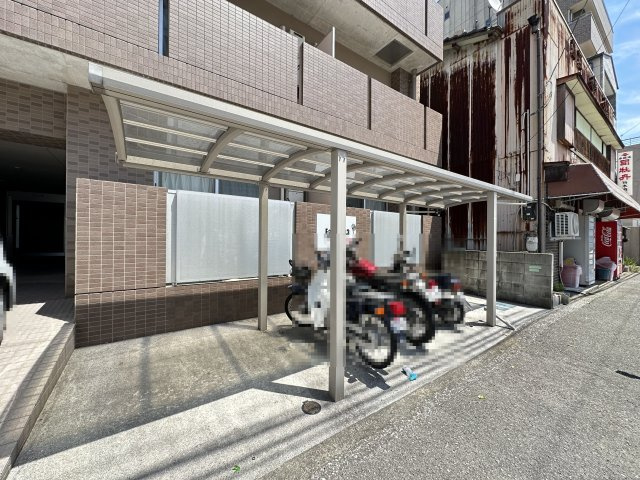 ロイヤルリバーの駐車場
