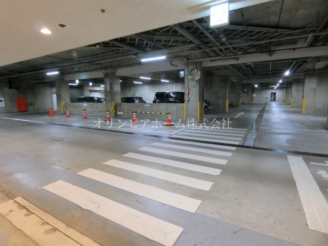 仲介手数料無料　ザガーデンタワーズ　サンライズタワー　リノベーションの駐車場