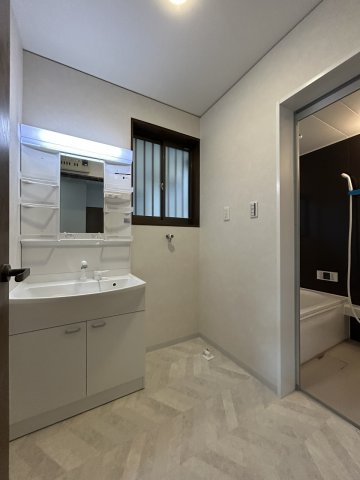 高知市長浜　中古一戸建の独立洗面台