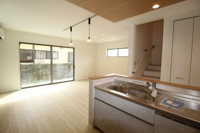 福井町　新築戸建　　3号地（東）【内覧可能】の居間・リビング|ＬＤＫ　18.0帖