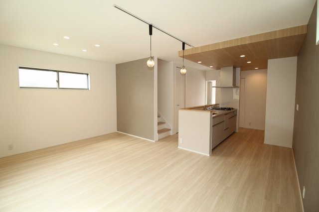 福井町　新築戸建　　3号地（東）【内覧可能】の居間・リビング|ＬＤＫ　18.0帖