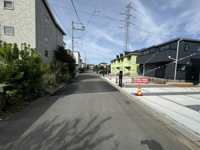 鎌ケ谷市鎌ケ谷6丁目新築戸建【東部小学校：9分】の前面道路含む現地写真|南西側前面道路・幅員約5.3ｍ