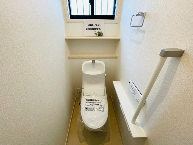 戸建　岐阜市六条江東２丁目2期　全3区画分譲のトイレ|節水省エネの暖房便座シャワートイレです。お掃除のしやすさを究めたフチなし形状でお手入れ楽々。