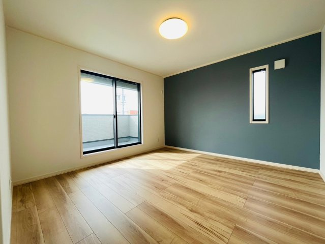 戸建　岐阜市六条江東２丁目2期　全3区画分譲の寝室|全居室にたっぷり収納できる大型収納を設置。窓ガラスは断熱性能や結露防止効果の高いペアガラスです。