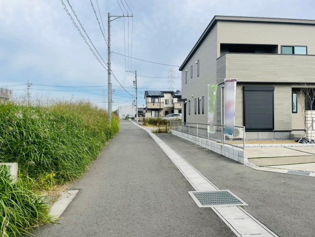 戸建　岐阜市六条江東２丁目2期　全3区画分譲の前面道路含む現地写真|■前面道路　■ヤマダ不動産　株式会社リライフ　大垣店　■夢のマイホーム購入をフルサポートします！