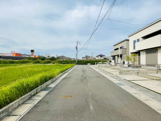 戸建　岐阜市六条江東２丁目2期　全3区画分譲の前面道路含む現地写真|■前面道路　■ヤマダ不動産　株式会社リライフ　大垣店　■夢のマイホーム購入をフルサポートします！