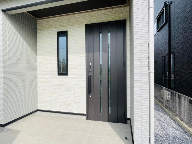 戸建　岐阜市六条江東２丁目2期　全3区画分譲の玄関|玄関ドアの鍵はディンプルキーと内側はサムターンキーになっており防犯性の高い仕様になっています。