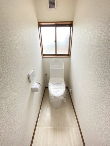 【トイレ】 | 熊谷市別府2丁目　中古住宅   | 現地(2024年11月撮影)