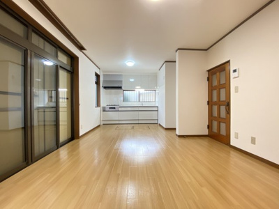 【居間・リビング】 | 熊谷市別府2丁目　中古住宅   | 現地(2024年11月撮影)