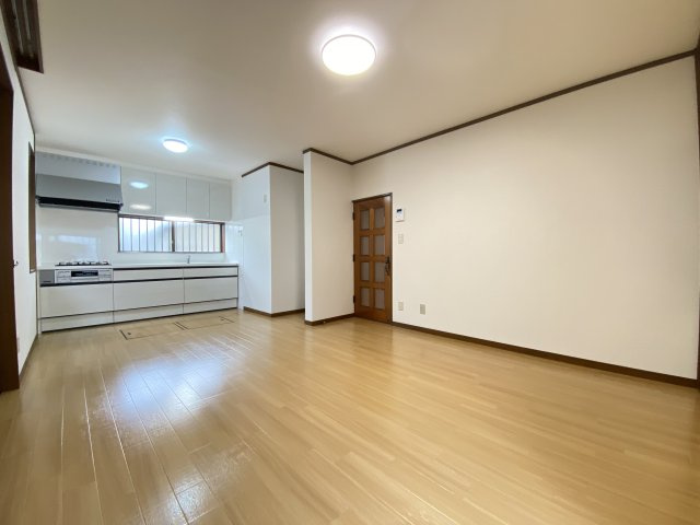 【居間・リビング】 | 熊谷市別府2丁目　中古住宅   | 現地(2024年11月撮影)