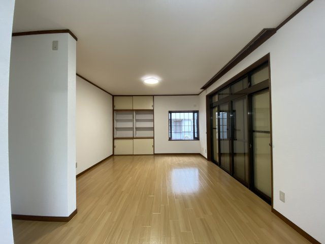 【居間・リビング】 | 熊谷市別府2丁目　中古住宅   | 現地(2024年11月撮影)