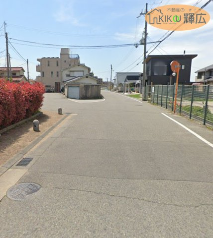 【前面道路含む現地写真】 | 明石市魚住町長坂寺　土地 | 前面道路は広々としておりますので、お車の運転が苦手な方でも安心ですね。