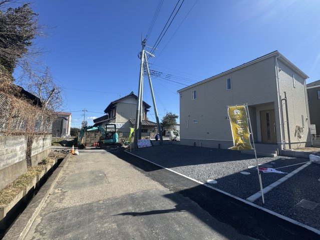 新築　太田市岩松町第4　クレイドルガーデン　2号棟の前面道路含む現地写真|北側接道幅員約4ｍ　東側接道幅員約4ｍ		