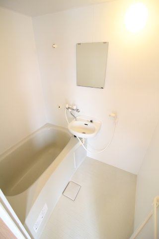 日昇コーポラスⅠの浴室|ゆったり過ごせるお風呂です