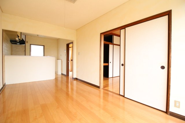 日昇コーポラスⅠの居間・リビング|使いやすいリビングです