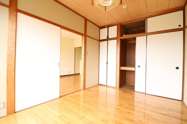 日昇コーポラスⅠの洋室|使い勝手のいい洋室です