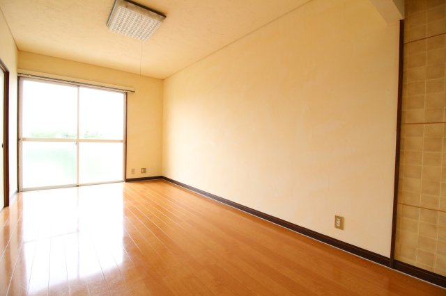 日昇コーポラスⅠの居間・リビング|使いやすいリビングです