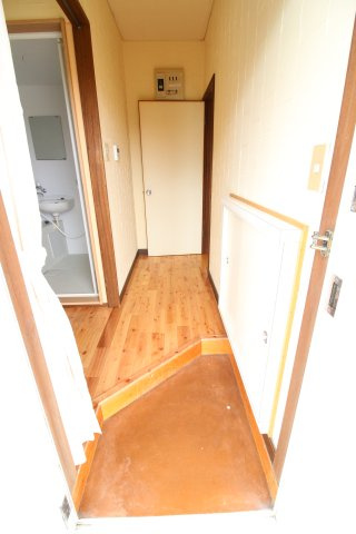 日昇コーポラスⅠの玄関|明るい玄関です