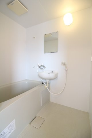 日昇コーポラスⅠの浴室|落ち着いた空間のお風呂です