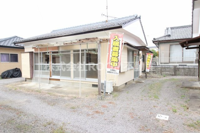 コスモスハウスの駐車場|車をお持ちの方に嬉しい駐車場付きの物件です