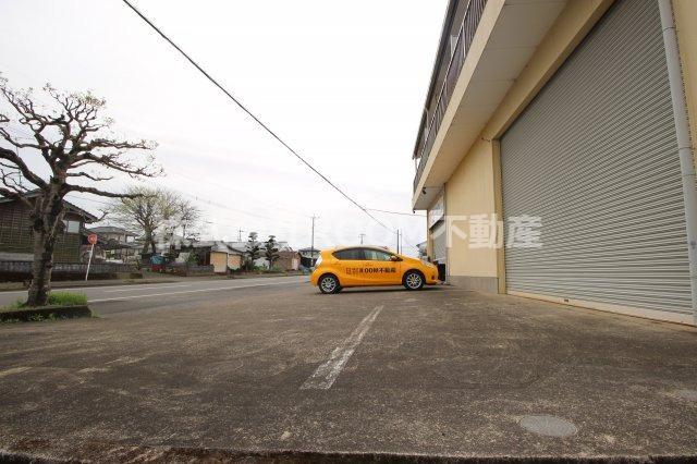 コスモハウスの駐車場