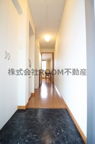 レオパレス一ツ葉のエントランス