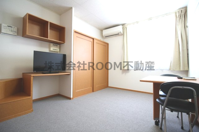 レオパレスＭＯＯＮの洋室