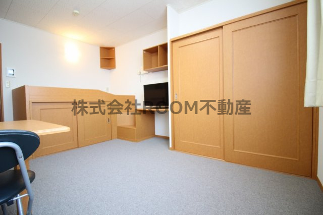 レオパレスＭＯＯＮの居間・リビング