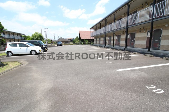 レオパレスＭＯＯＮの駐車場