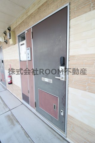 レオパレスＭＯＯＮの玄関