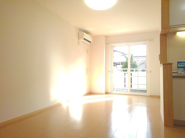 習志野市津田沼６丁目のアパートの居間・リビング|居室・リビング