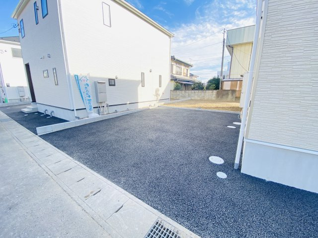 新築　桐生市相生町第15　クレイドルガーデン　2号棟の駐車場|駐車スペースは並列3台分可能です！
