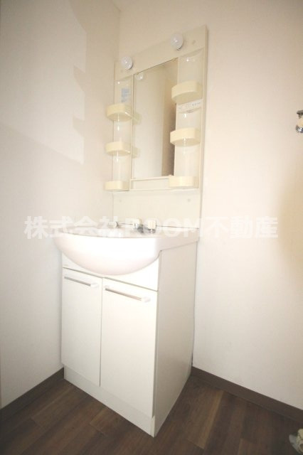 センチュリー21金田F棟の洗面所|スペースが確保できる洗面所です