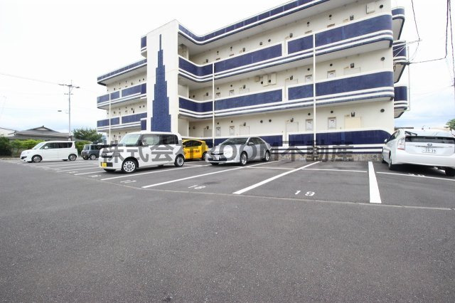 津曲マンションの駐車場