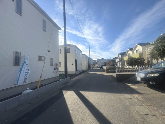 新築　桐生市相生町第15　クレイドルガーデン　3号棟の前面道路含む現地写真|北側接道幅員約5ｍ　