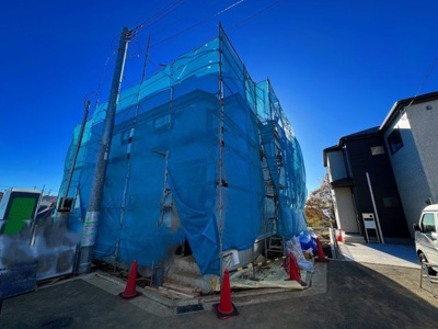 【外観】 | 横浜市保土ヶ谷区上菅田町全3棟　1号棟 | ◆爽やかな青空の下に贅沢なほどに降り注ぐ陽光、豊かな居住性と、クオリティが見事に調和した住空間は、住まうことの喜びを感じさせてくれます。ゆとりある広い敷地で開放的なお住まいです。