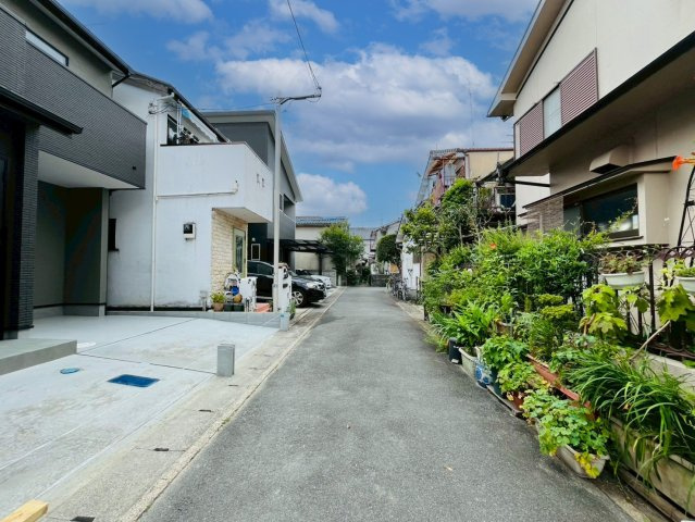 伏・向島津田町　新築戸建の前面道路含む現地写真