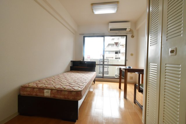 ルモンド西宮の居間・リビング|家具・家電はお部屋によって違います。設備でありません。