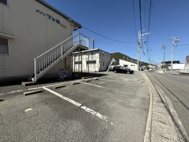 メゾンT２　Ｂ棟の駐車場