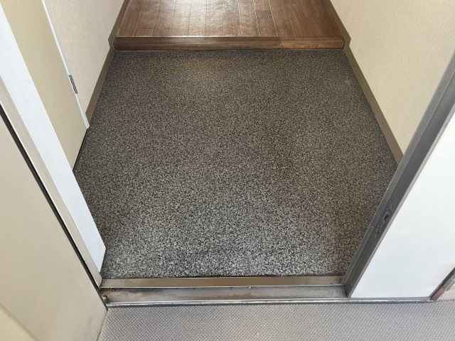 ハイツメロディの玄関