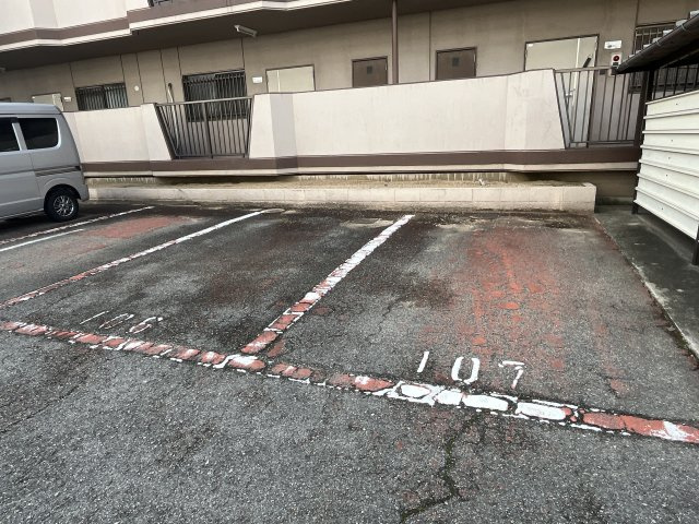 ハイツメロディの駐車場