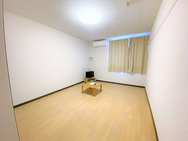 レオネクストひかりの居間・リビング|設備・使用は号室により異なる為、現況を優先いたします。