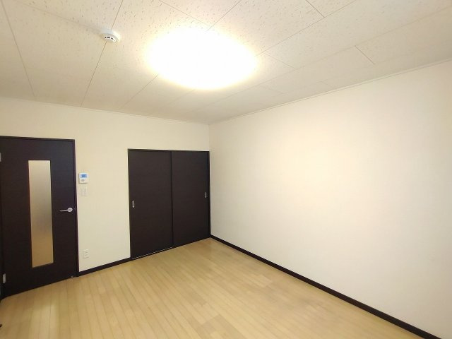 レオネクストＴｏｍａⅠの居間・リビング|ゆったりとした居間です