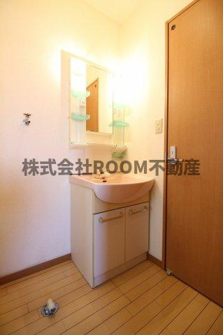 ラパン郡元の洗面所|ゆったりとスペースのある洗面所