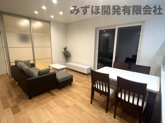 村山市楯岡二日町の居間・リビング|家具が入ると新生活のイメージがつきますね◎家族団らんの時間を過ごすのにぴったりの空間です！