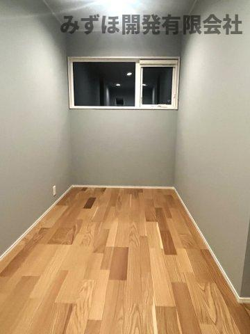 村山市楯岡二日町の内装|2Fホール　ホールは広めに取っています。足元にはコンセントを配置しているので、除湿器を置いて洗濯物干しスペースとしても使えそうです◎